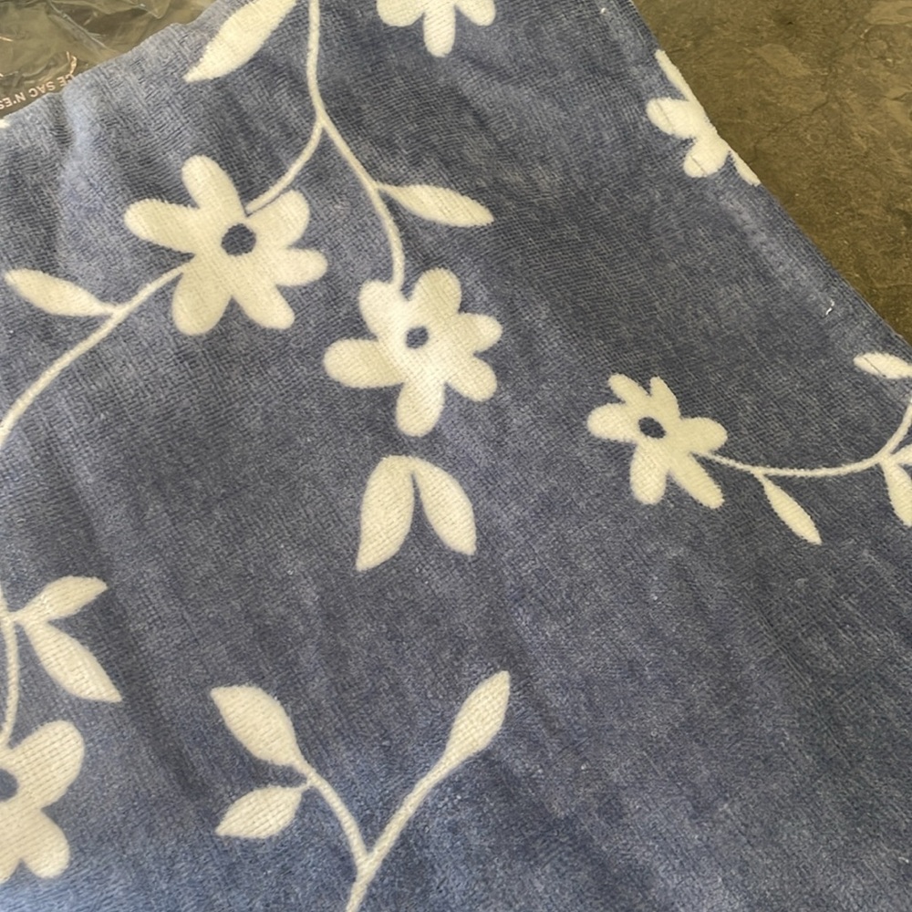 BRAND NEW PINK Beach Towel - Picture 3 of 7